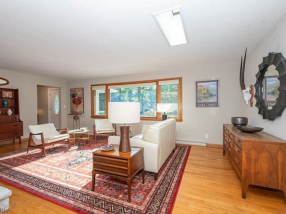 4th image of 670 Blueberry Hill Dr