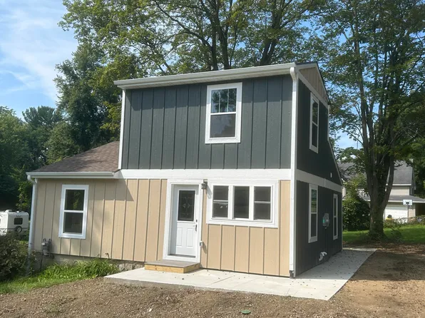 725 N Paw Paw St, Lawrence, MI 49064