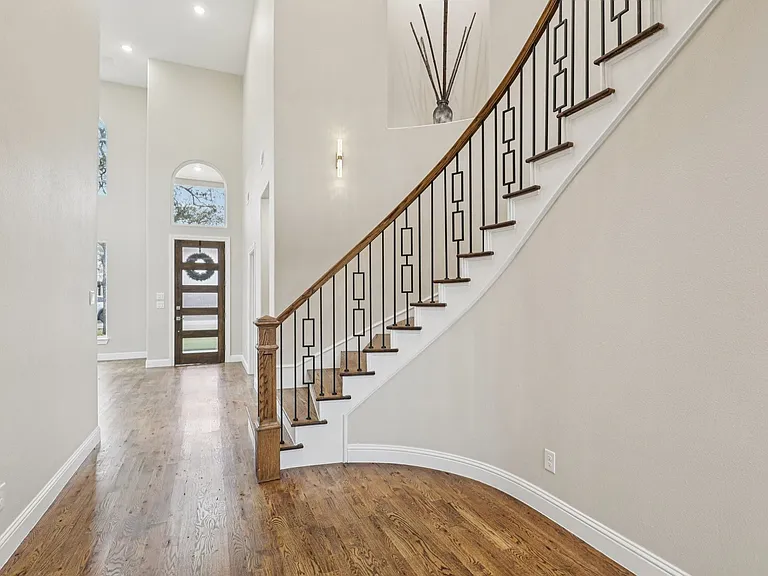 1713 Highland Dr W — Photo 6