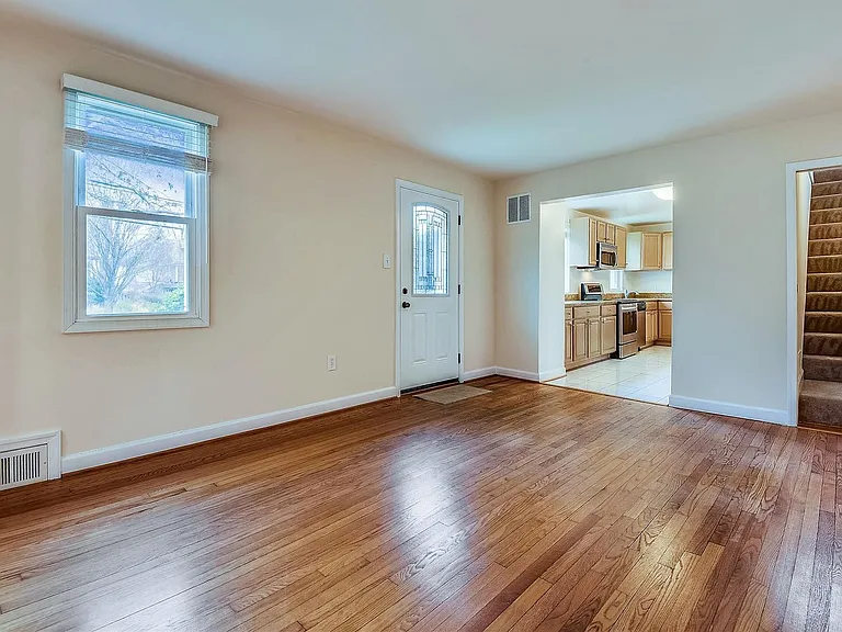 210 E Hamilton Ave — Photo 32