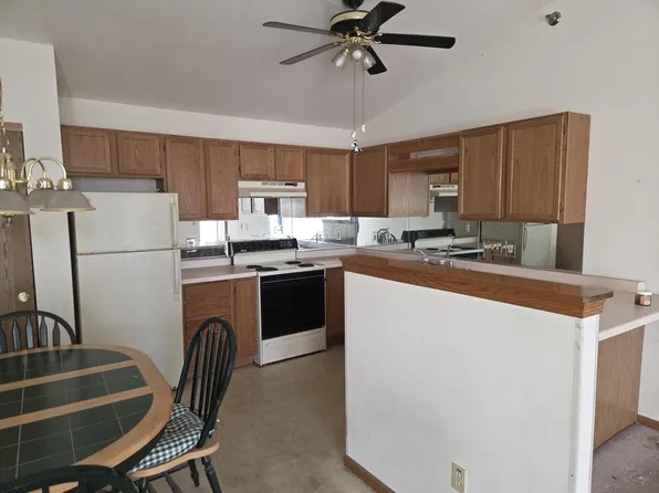 3651 East Barbara COURT #10, Oak Creek, WI 53154