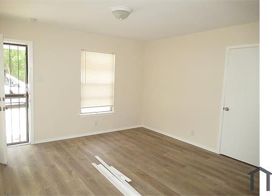 2nd image of 823 Pecan Valley Dr