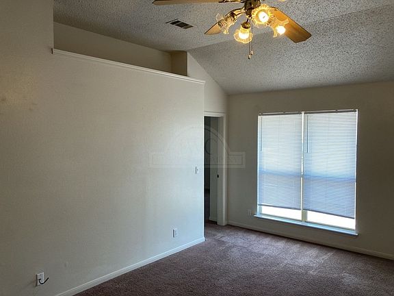 3rd image of 2911 Bluebonnet Dr