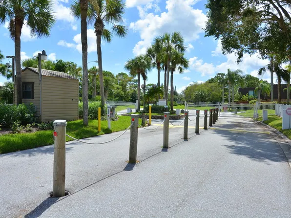 5818 SE Windsong Lane #212, Stuart, FL 34997