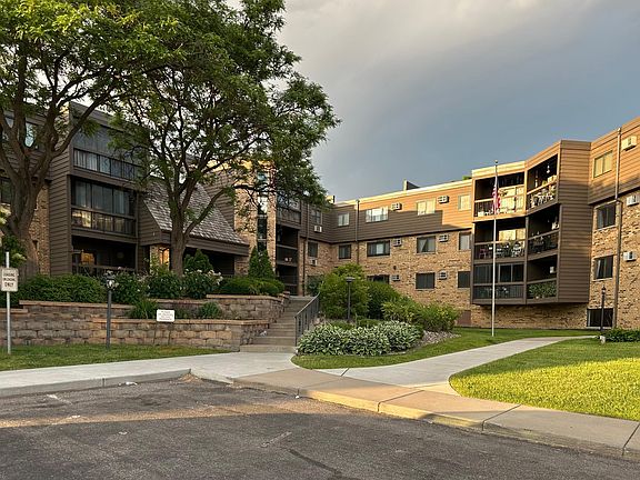 2nd image of 999 41st Ave NE APT 212