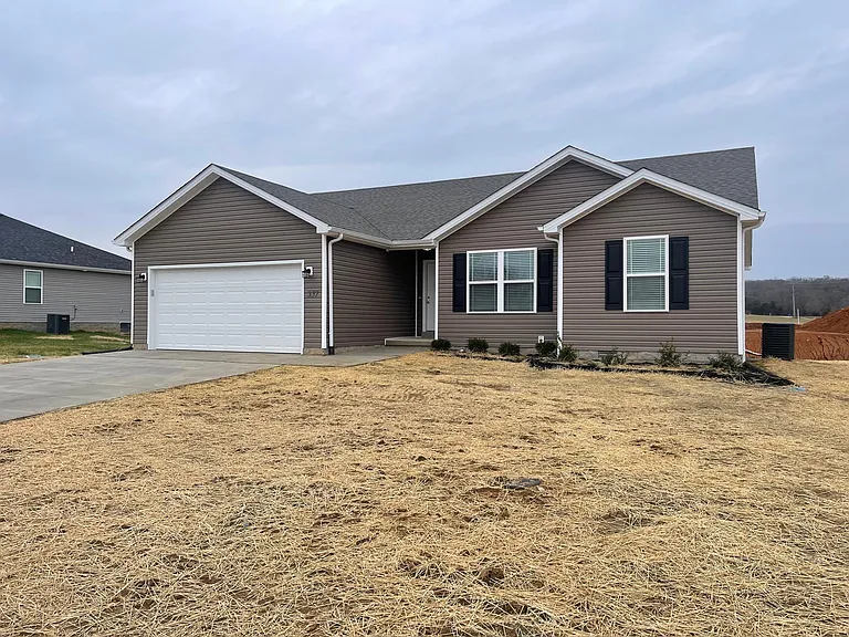 557 Labrador Dr — Photo 4