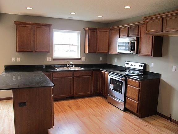 Kitchen - granite, maple cabinets, laminate floor