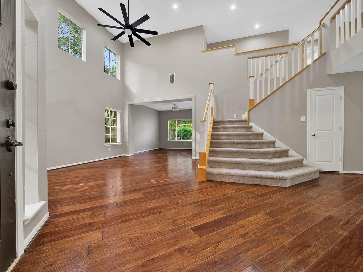 3 bed, 2.5 bath, 2559 sqft, $3,400 — Photo 3
