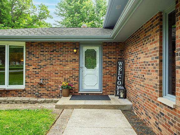 4th image of 24445 W Lancelot Ln