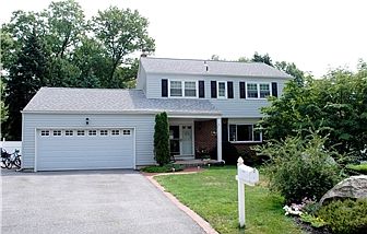 4BR, 2.5 BA 2-story Colonial with in-ground pool!