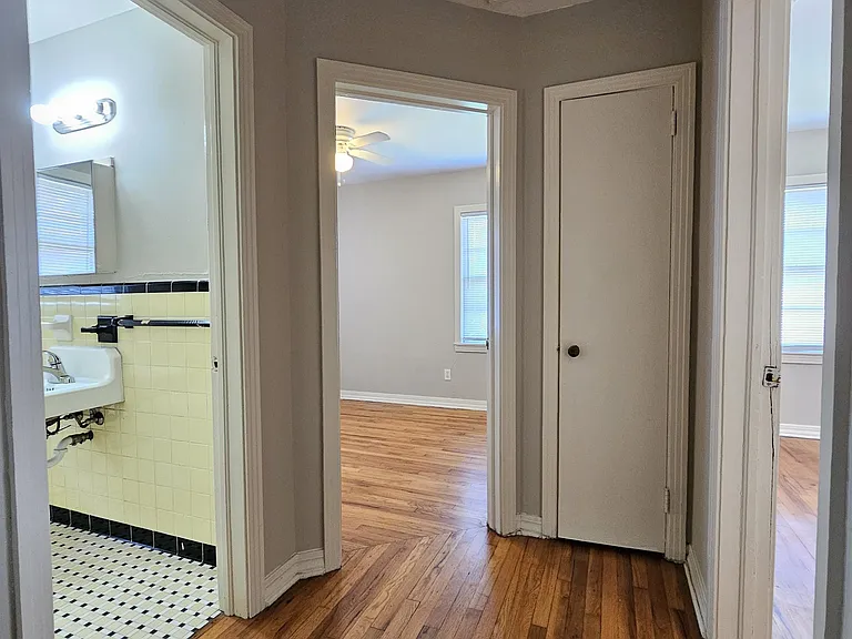 124 S Franklin Blvd — Photo 15
