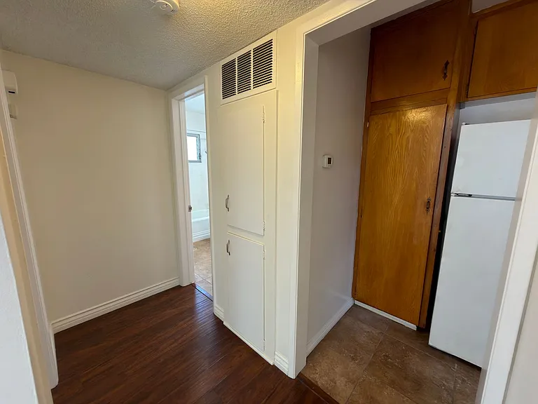 304 E Almond Ave — Photo 9