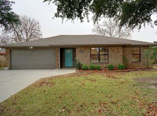 405 Indian Crest Dr, Saginaw, TX 76179