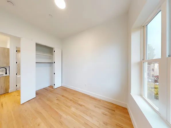 899 New York Avenue image 7 of 11