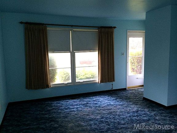 2nd image of 15542 Clover St