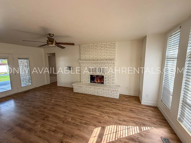 960 N Eastview Dr — Photo 14