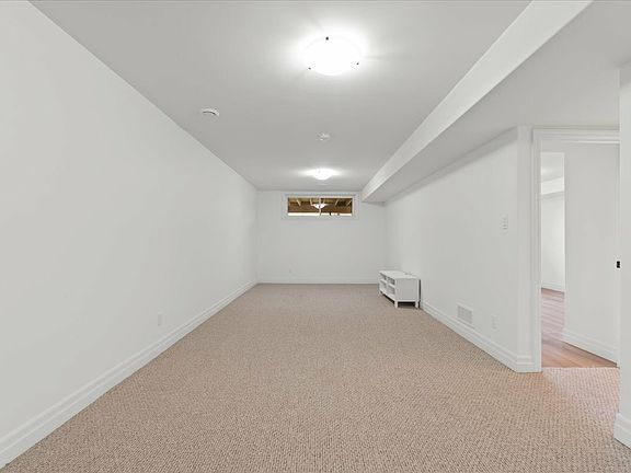 5th image of 37 Hillside Meadow Dr #1