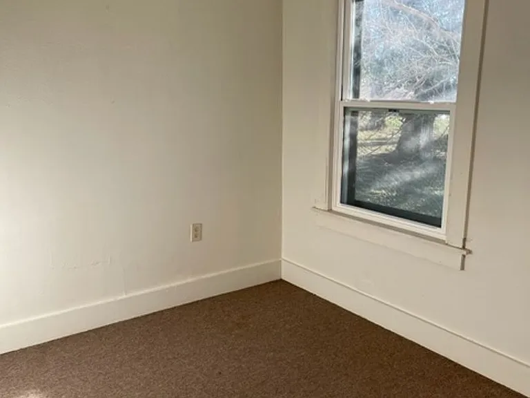 522 Mayfield St — Photo 8