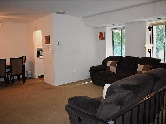 2nd image of 10 Houston Ct