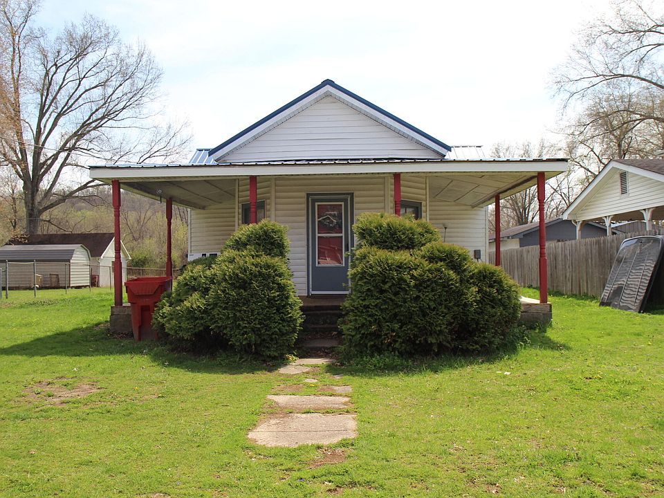 2nd image of 103 Phillips St