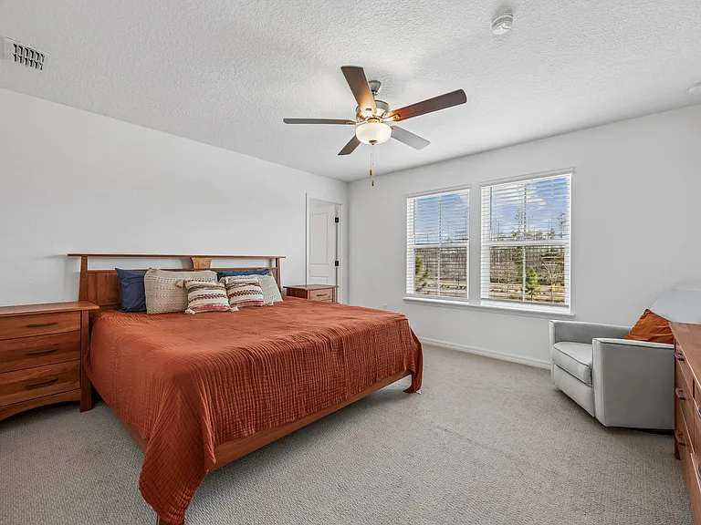 236 Hawthorn Park Cir — Photo 11