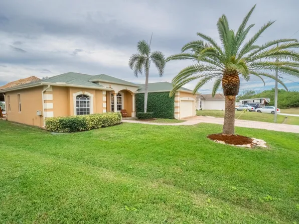 623 SW Bradshaw Circle, Port St Lucie, FL 34953