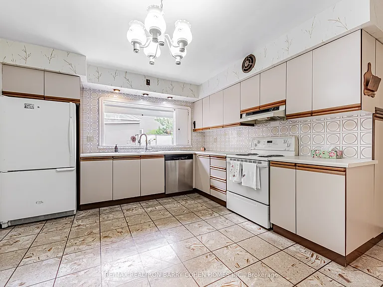 200 Cortleigh Blvd — Photo 8