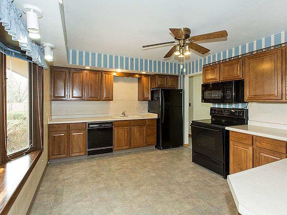 4th image of 2906 Panorama Dr