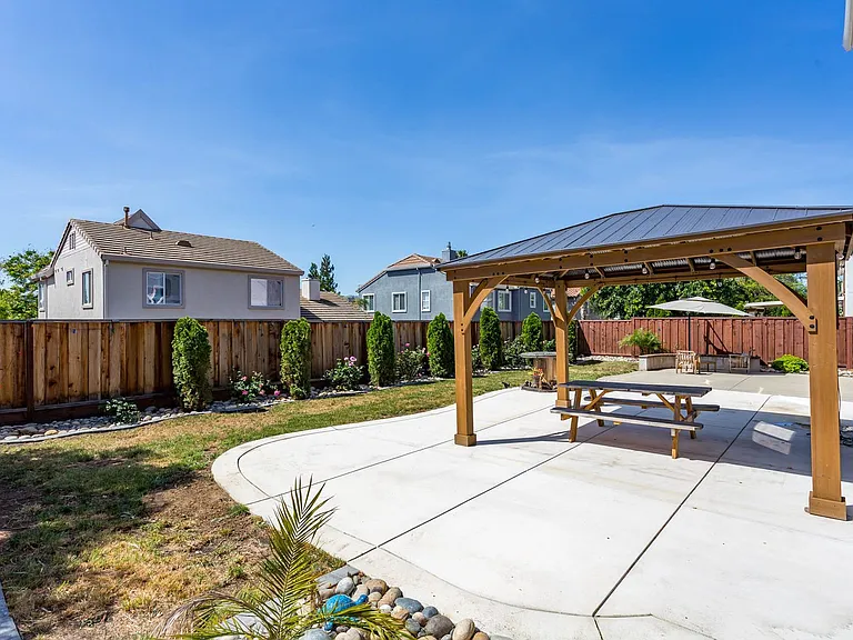 2902 Haddington Ct — Photo 44