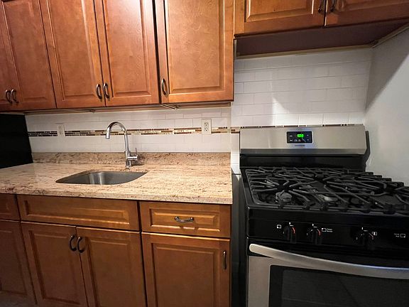 4th image of 31 W Mosholu Pkwy N APT 5M