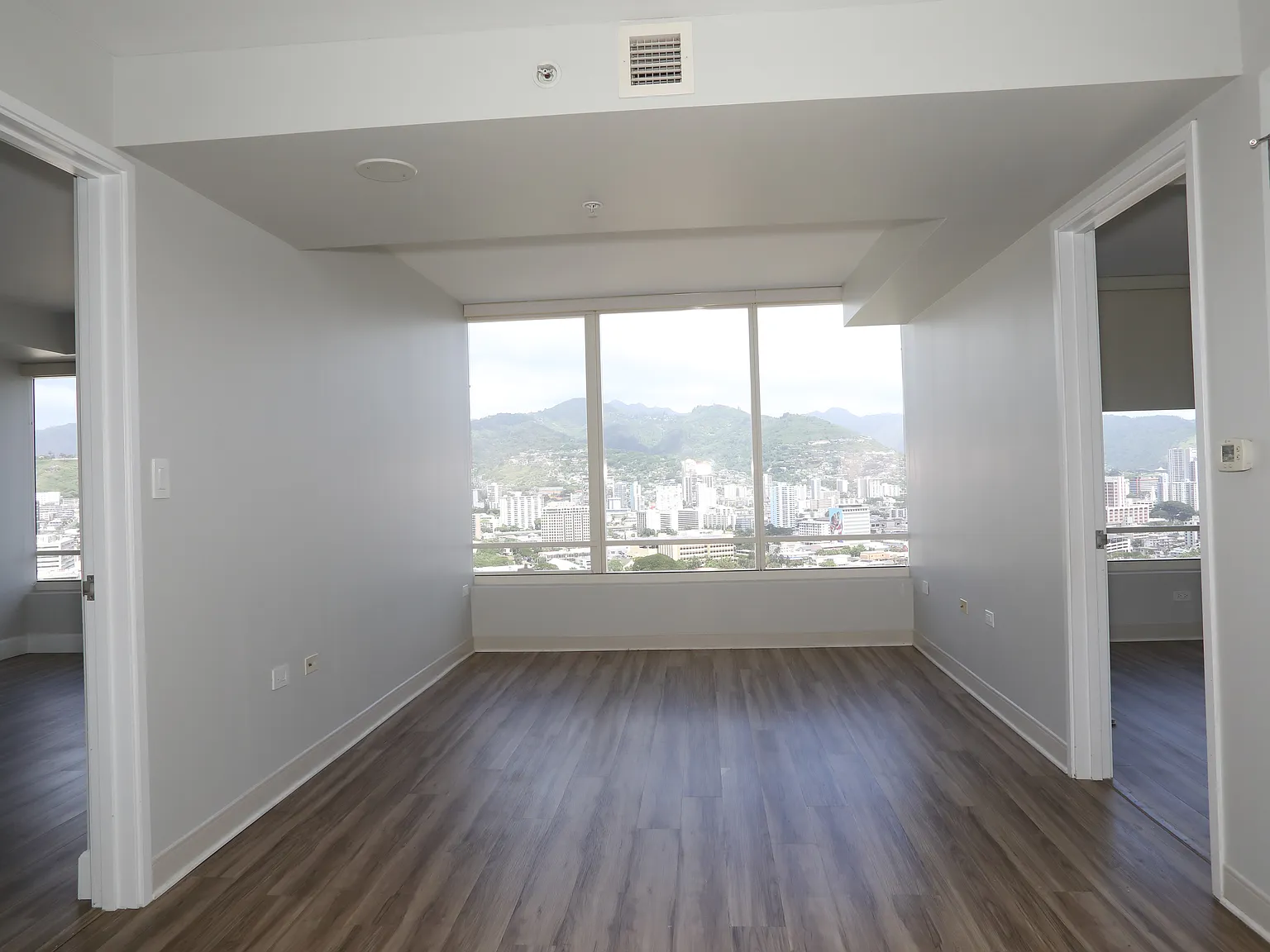 2 bed, 747 sqft, $3,800 — Photo 3