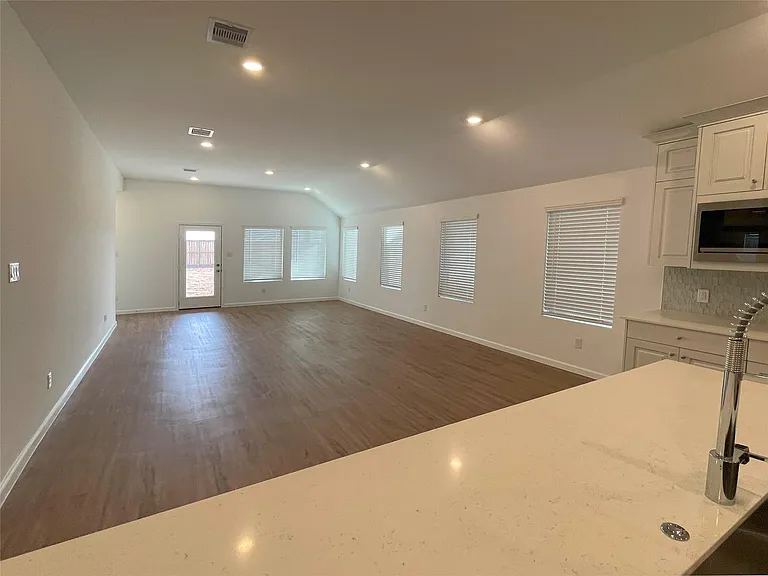30327 Centipede Grove Ln — Photo 12