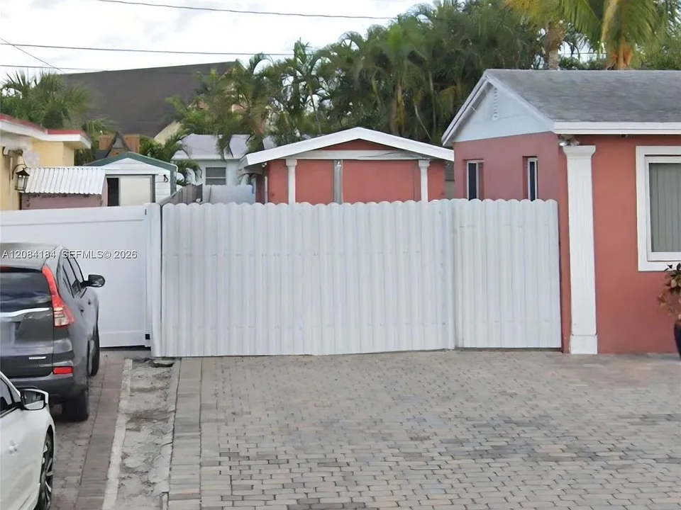 137 Abaco Dr #1