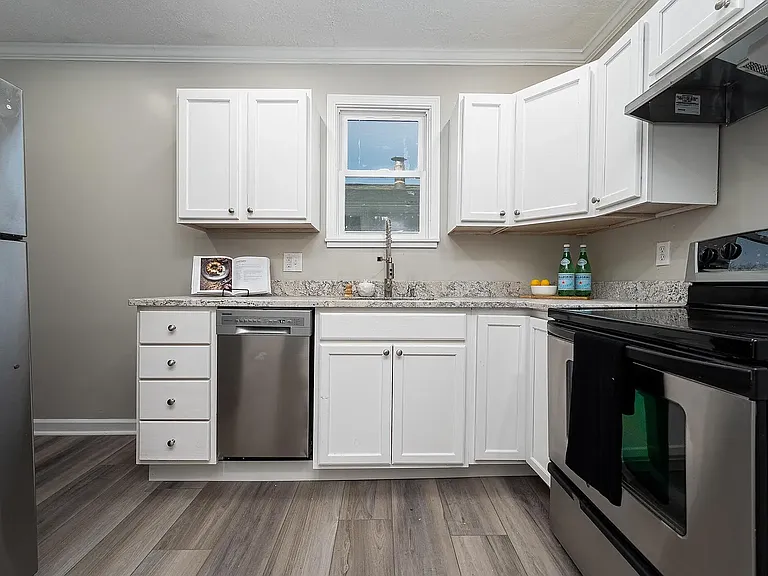 1132 Peters Ave — Photo 10