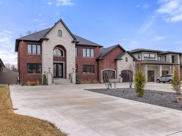 3740 Donato Dr, Lasalle, ON N9H 0L5