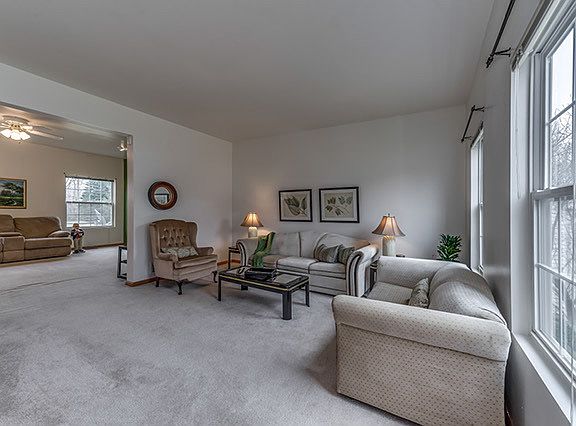 5th image of 1685 Whispering Oaks Dr