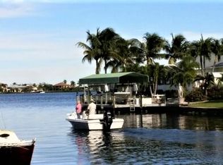 2611 Bridgeview St, Matlacha, FL 33993