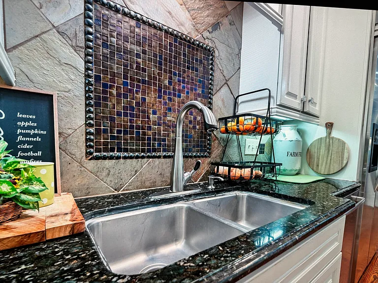 1500 Woodridge Pl — Photo 7