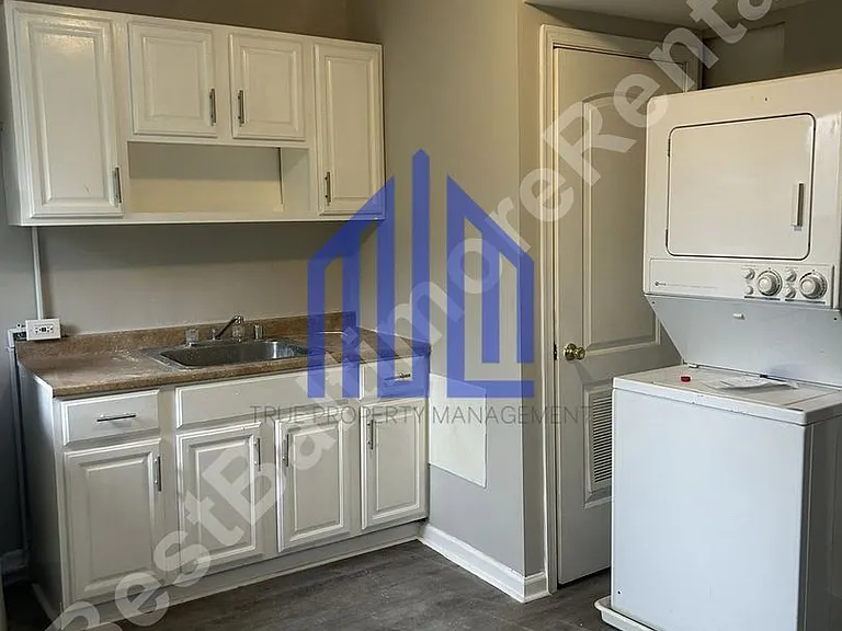 1503 E 28th St — Photo 3