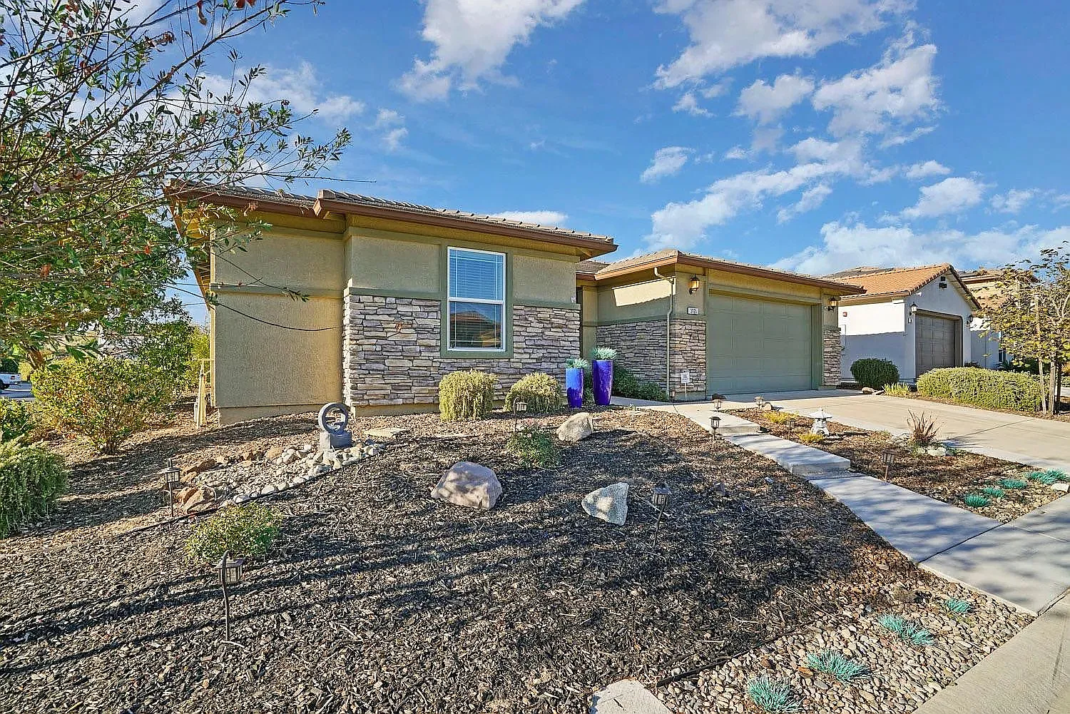 3 bed, 2.5 bath, 2300 sqft, $3,690 — Photo 1