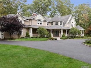 1 The Dell, Woodbury, NY 11797