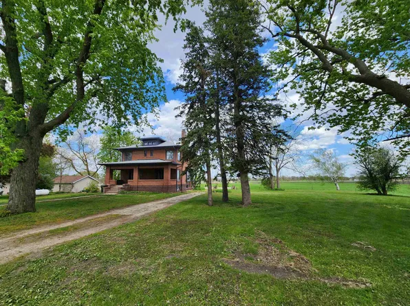 410 S 2nd St, Mallard, IA 50562