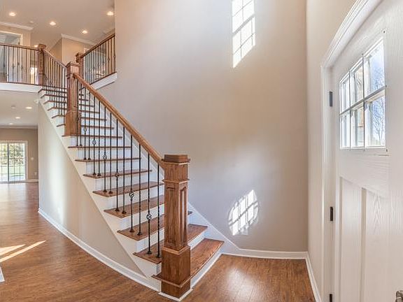 3rd image of 105 Cathedral Dr