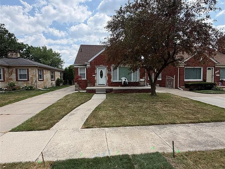 16729 W Outer Dr — Photo 3