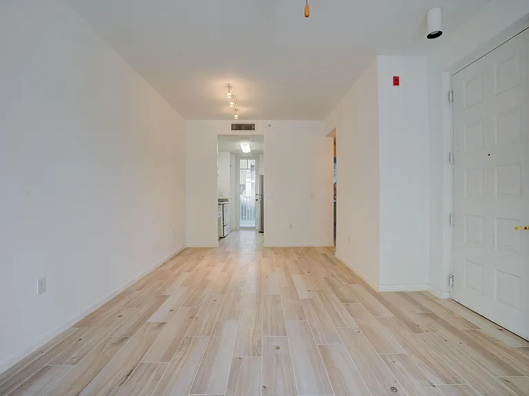 1136 Town Center Dr #11 — Photo 2