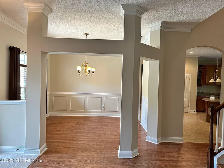 1439 Barrington Cir — Photo 4