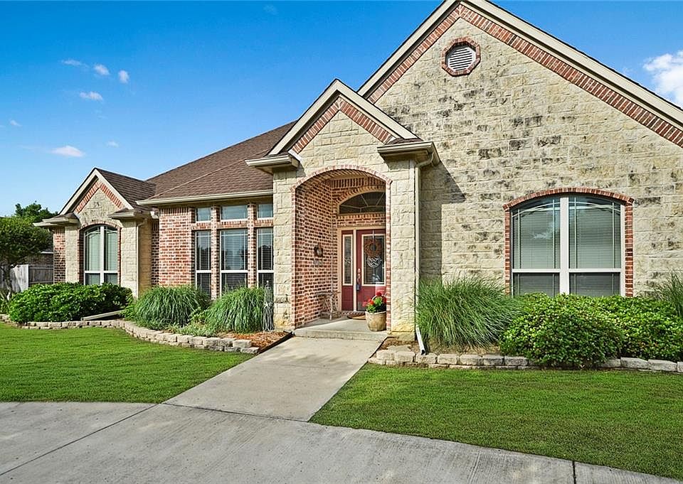 1st image of 2703 Saint Andrews Cir