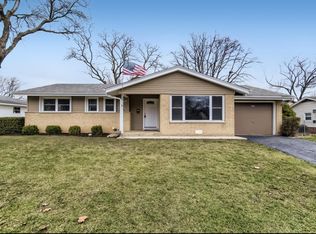 682 Brantwood Ct, Elk Grove Village, IL 60007