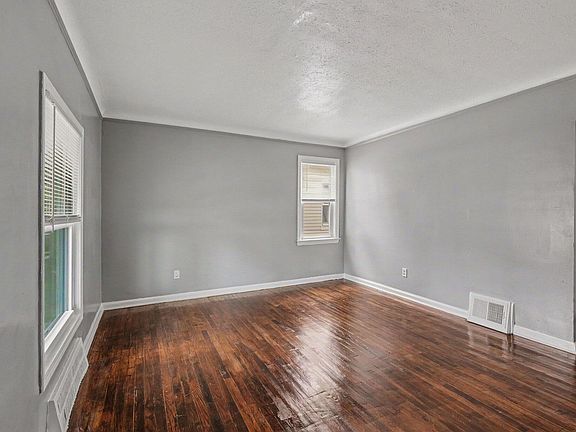4th image of 20283 Bradford St