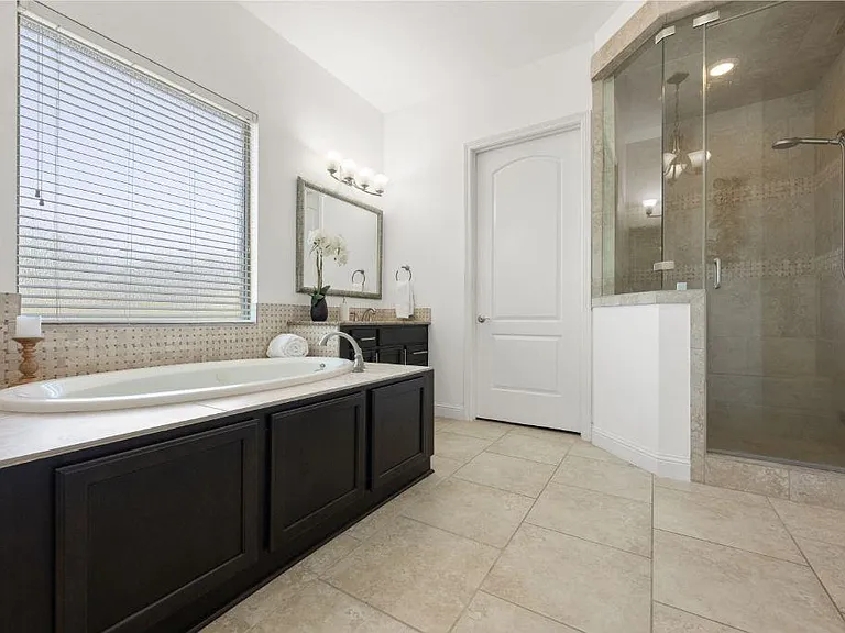 102 Kildrummy Ln — Photo 14